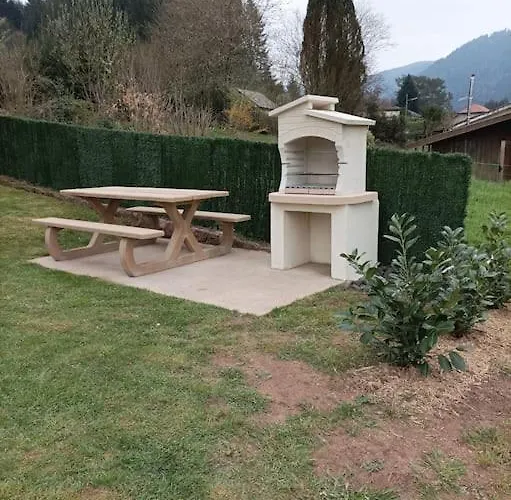 Chaleureux Des Brocards Aux Pieds Des Sapins 3 Etoiles *